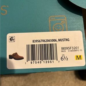 New in the box BZEES machine washable clog heel size 6.5